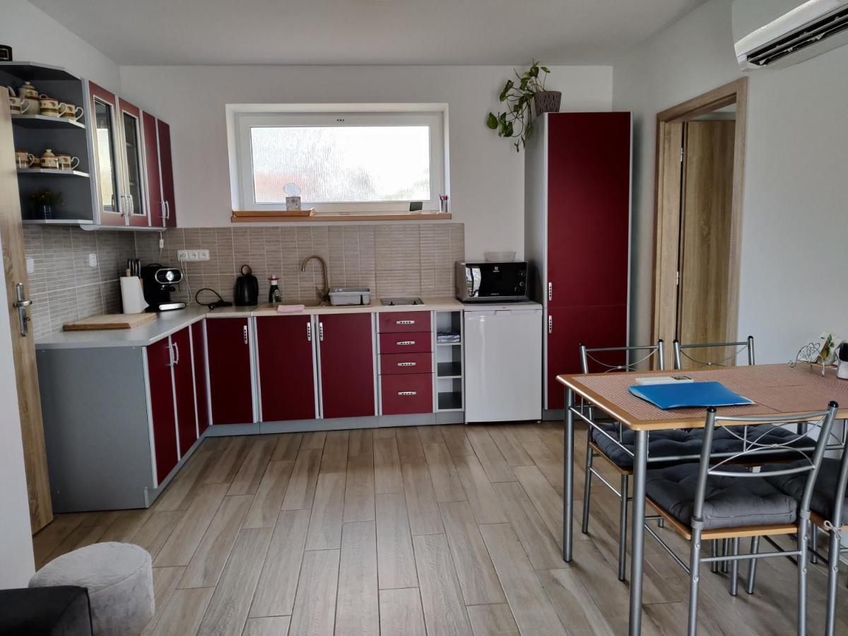 Apartman Pod Lipou - Samostatny Objekt Jaromer Exterior photo
