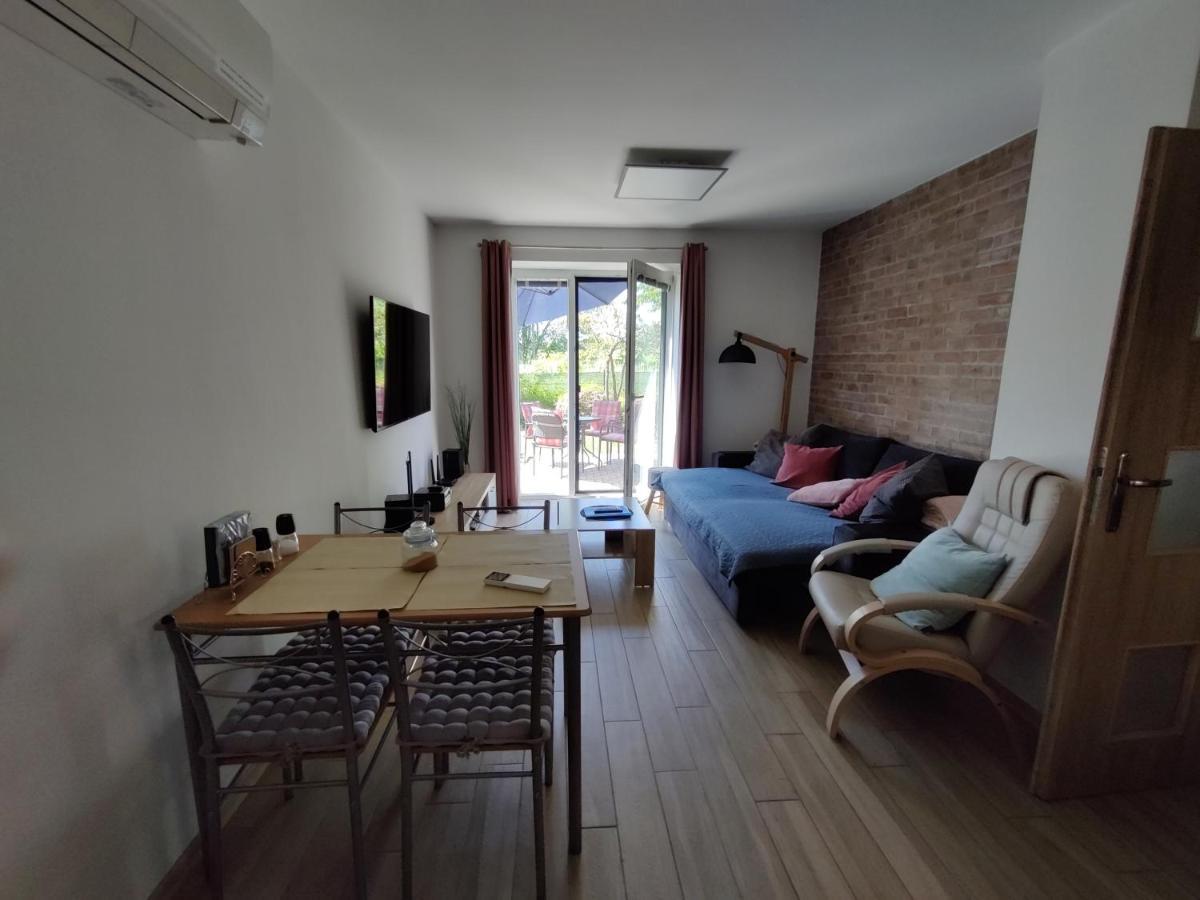 Apartman Pod Lipou - Samostatny Objekt Jaromer Exterior photo